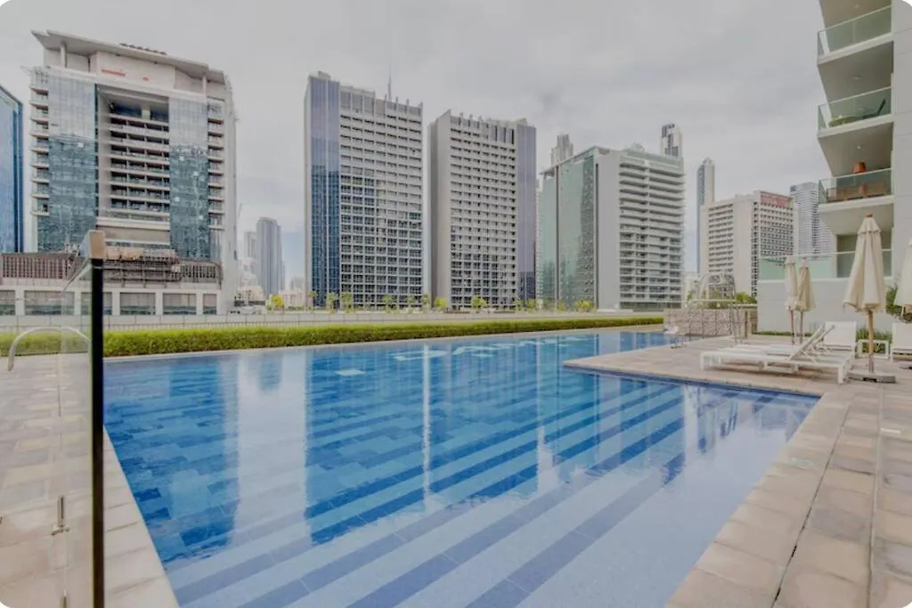 Stunning 1Bhk With A Canal View Dubai Apartment