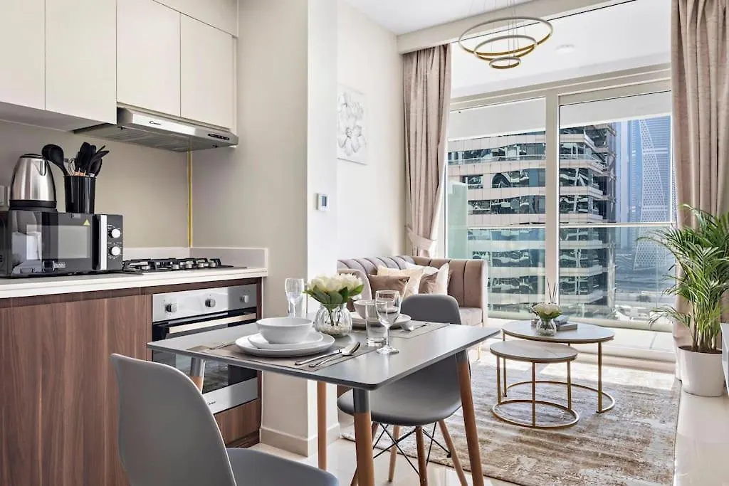 Stunning 1Bhk With A Canal View Dubai